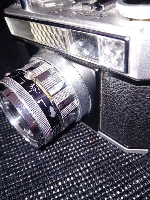 Máquina afotográfica analógica da marca Yashica