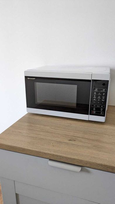 Microondas Sharp YC-MG02E-W com grelhador (Compacto)