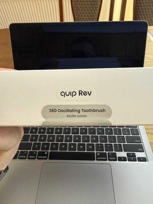 Електрична зубна щітка Quip Rev