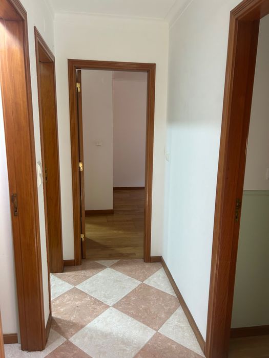 Casa t2 para arrendar em Belas, nas Campinas