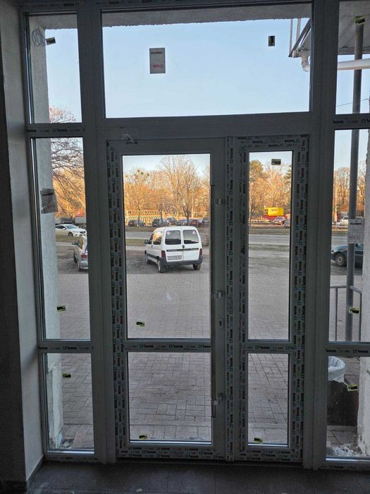 Комерційне приміщення 11м2  фасад 1пов під РОЗЛИВ ВОДИ торгкомплекс