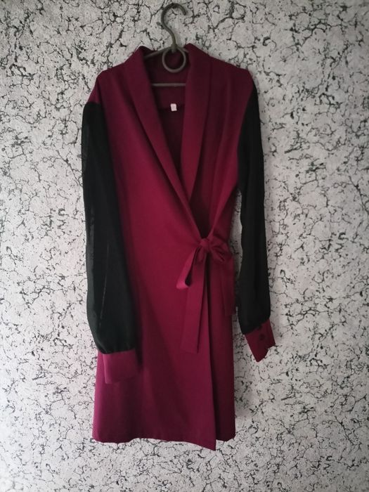 Жіноча сукня на запах 44 розмір