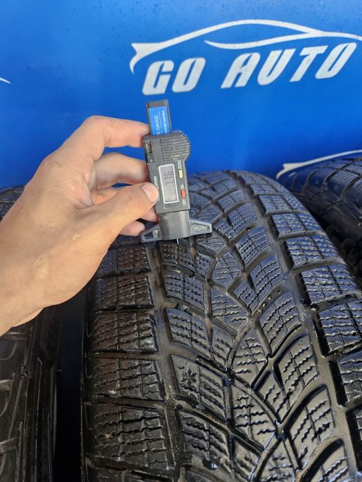 Шини Goodyear ultragrip 235/60r18 Рік 22 7,7mm