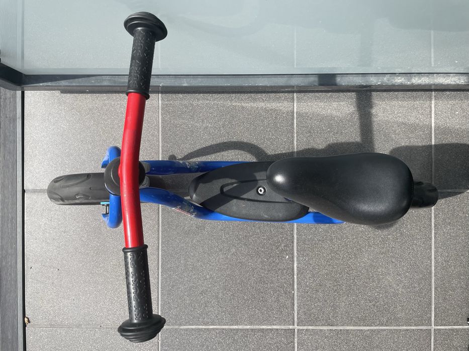 Rower biegowy PUKY niebieski – lekki i wygodny dla dziecka