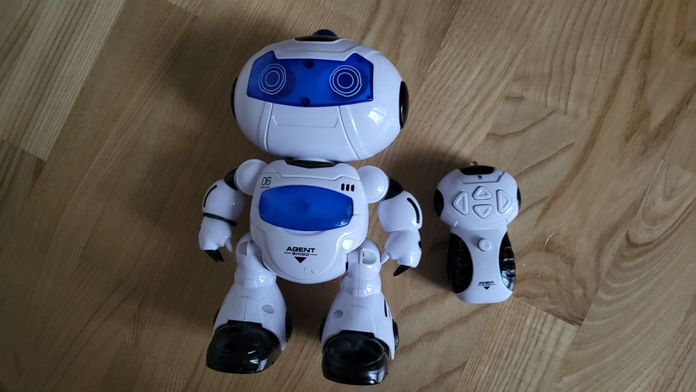 Robot Pilot TAŃCZY, zdalnie sterowany