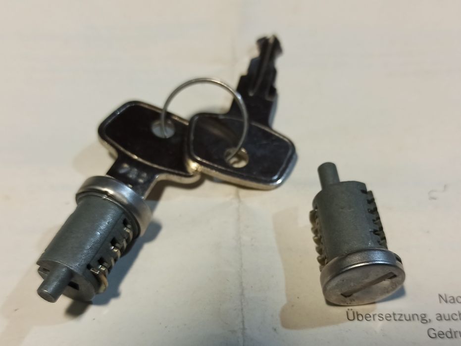 Личинки до дверних замків авто Мерседес