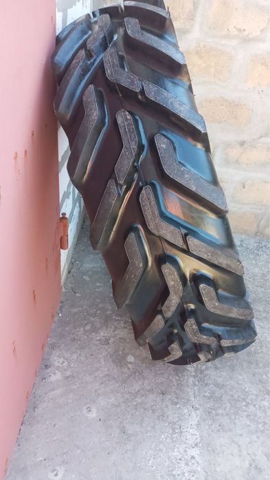 шина 16.9Р30 Ф-43 136A6 до тракторів , комбайнів