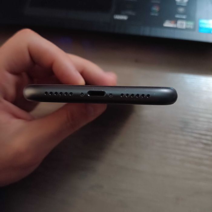 iPhone 11 64GB Preto