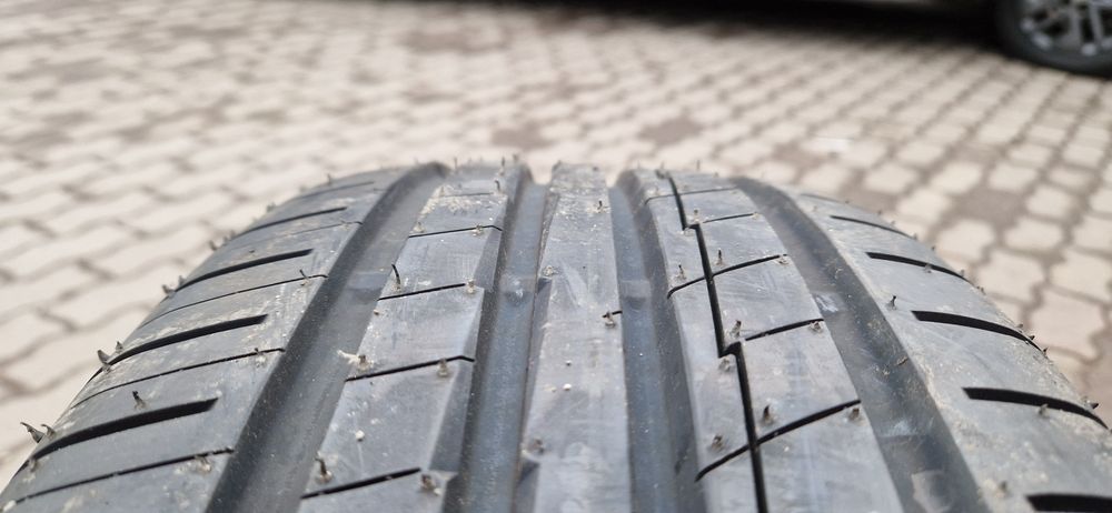 215/60 R17 96H Yokohama bluearth - A nowa 2017r