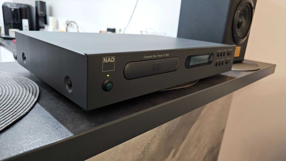 NAD C-521i CD player
