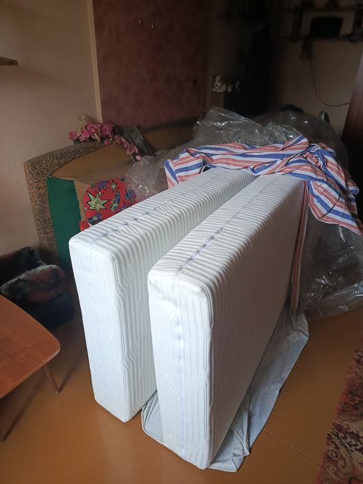 Materace 90/200- 2 sztuki  średnio twardy