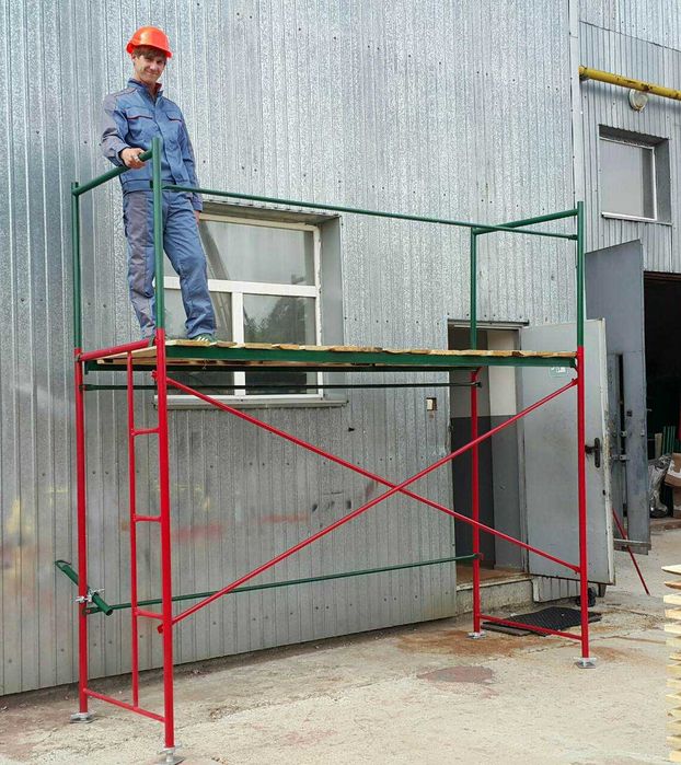 Будівельні лєса. Подмості. Вишка тура, риштування..