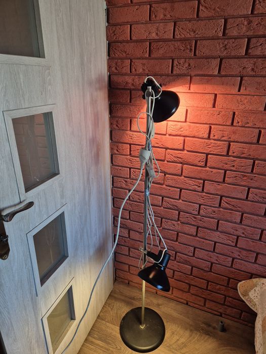 Zeliwna lampa podłogowa- Polam