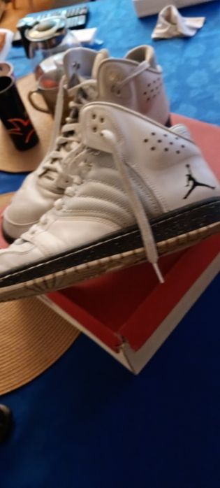Buty do kostki biało czarne 42.5 Jordan