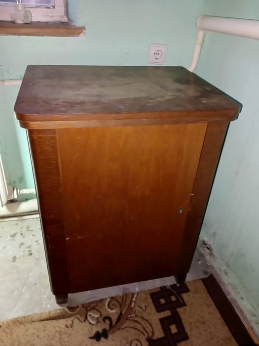 Швейная машина Veritas на ножном и электроприводе