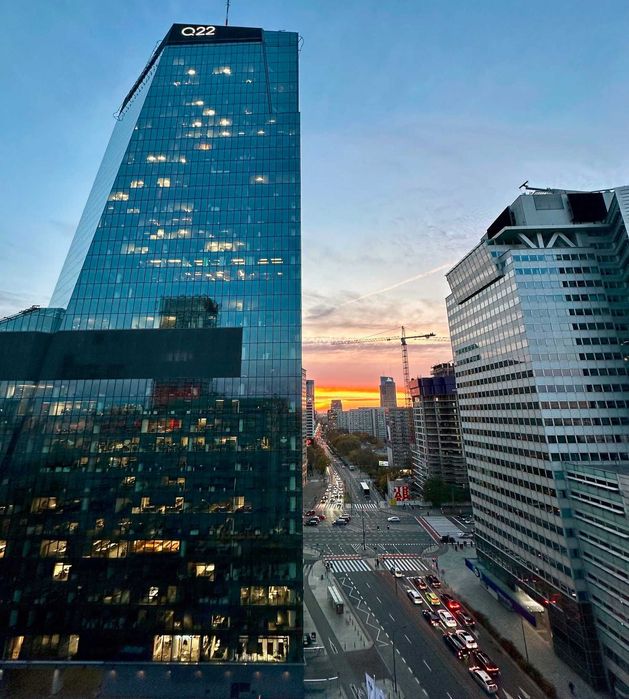 Centrum-Grzybowska Metro Świętokrzyska-Duży i średni pokój z balkonami