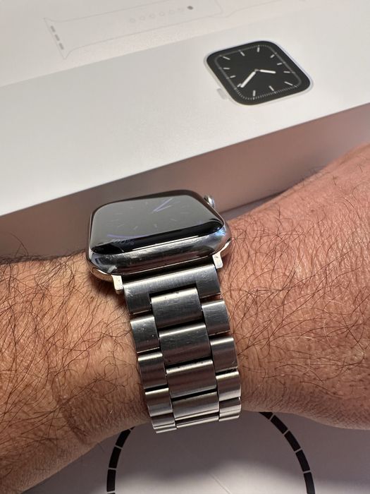 Apple Watch Series 8 45 mm Stainless Steel GPS + Cellular + 5 pasków/bransolet