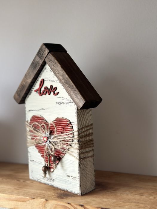 Peça decorativa em madeira “Casinha de Amor”