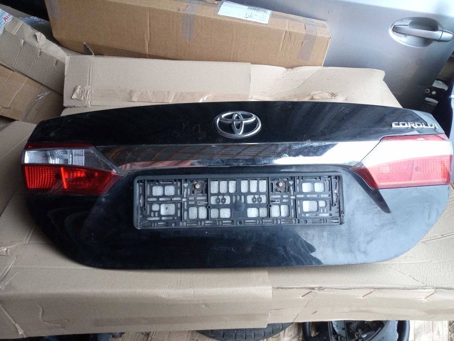 Toyota corolla e18 2013-2018  klapa tył kolor 209 czarna