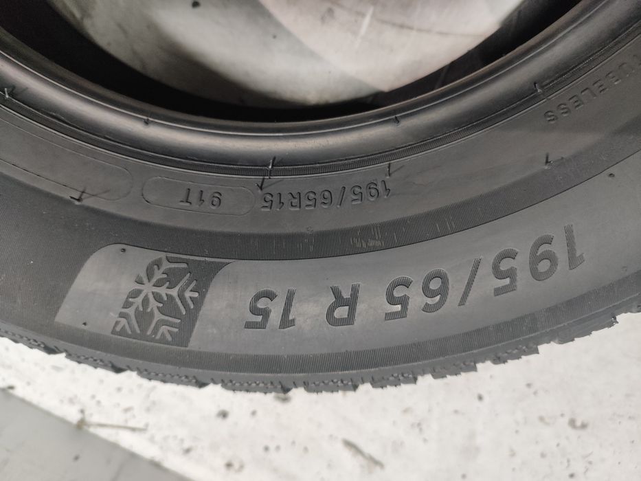 2 pneus semi novos Michelin 195/65R15 91T Oferta da Entrega