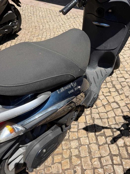 Piaggio Liberty 125 3V – Mala incluída – 33.000 km