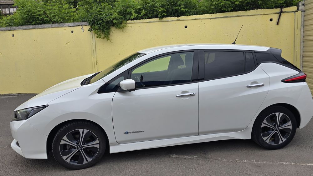 Авто Nissan Leaf