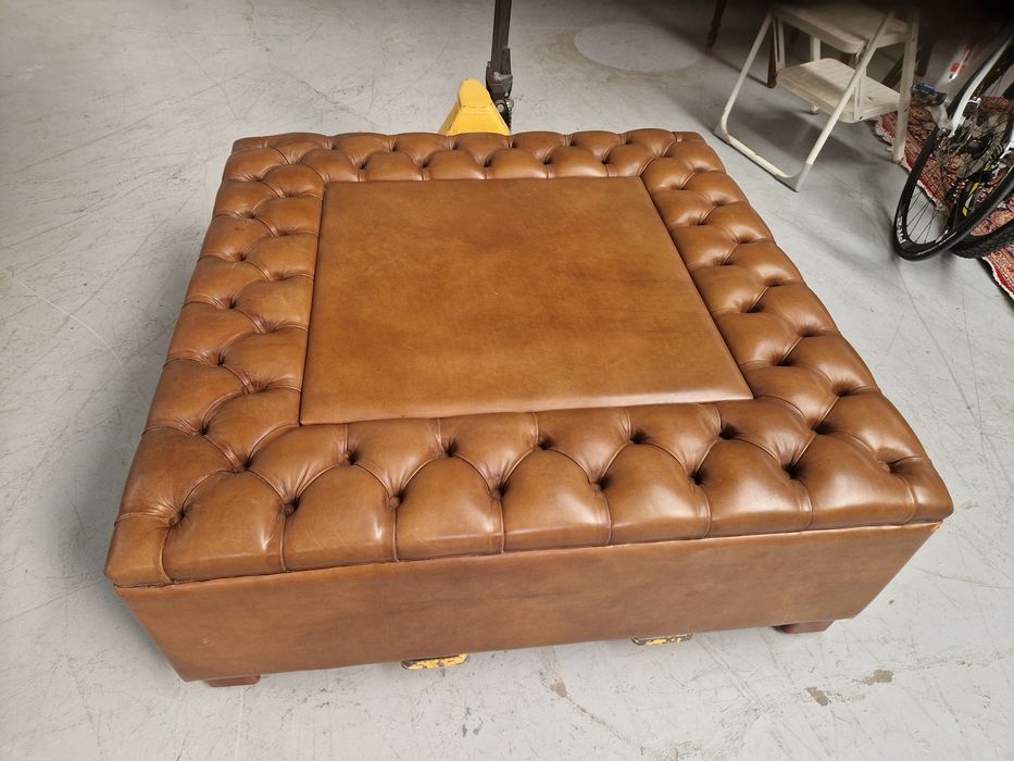 Sofa + ottoman Chesterfield