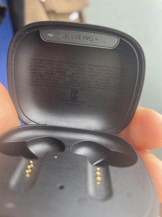 Carregador Portátil JBL LIVE PRO+ para Auriculares