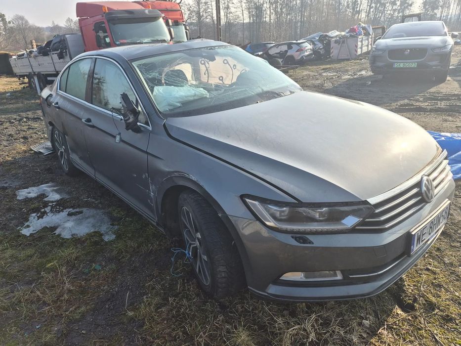 Volkswagen Passat salon 2018 uszkodzony jezdny