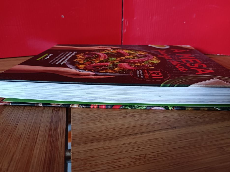 Livro de Receitas * À Mesa com o Pingo Doce - 150 Receitas *236Páginas