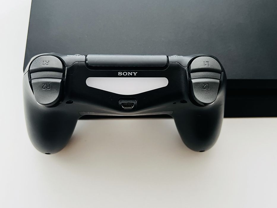PS4 Slim  памʼять 500  Гб з підпискою на 12 місяців Deluxe 500 повноціних ігор