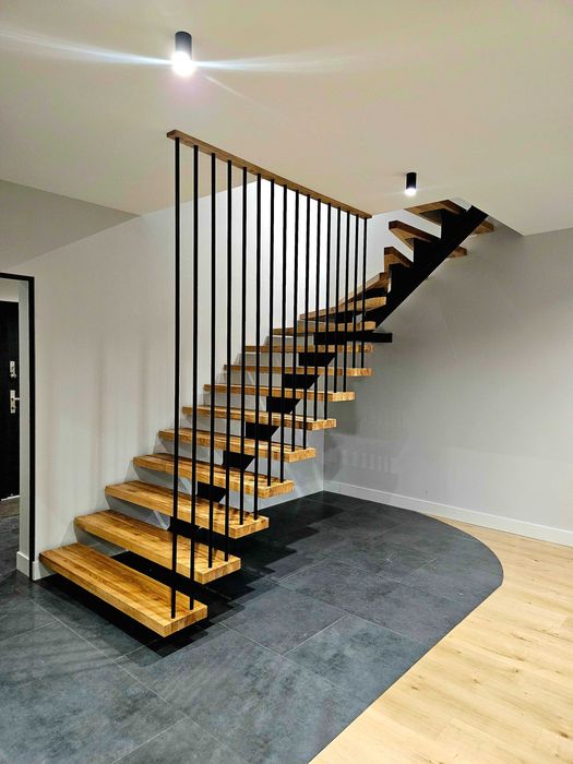 nowoczesne schody na konstrukcji stalowej, schody metalowe