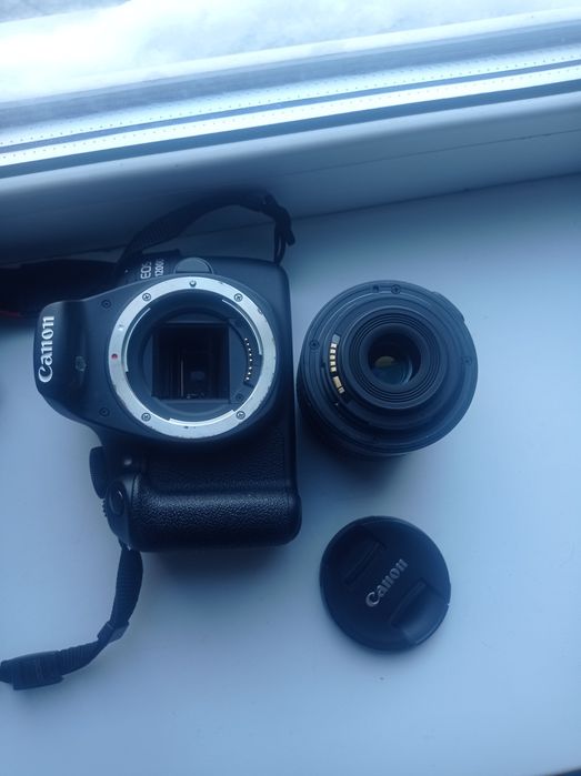 Фотоапарат Canon EOS 1200D