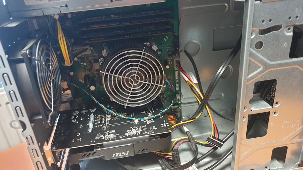Komputer FUJITSU GTX 1050