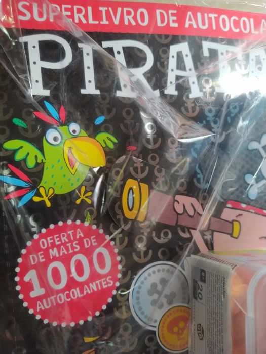 Revista Os Piratas  com mais de 1000 autocolantes