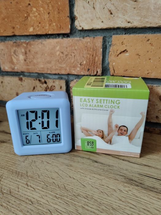Cyfrowy budzik zegarek LCD 3 cale z funkcją drzemki