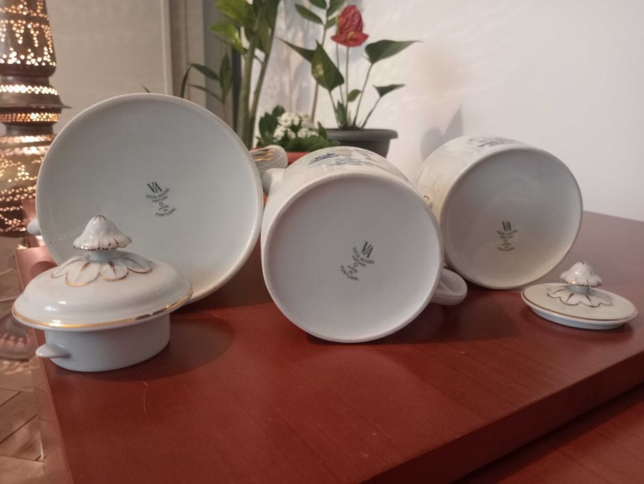 Conjunto de Peças Vista Alegre - Decoração "Pequim" (Azul e Ouro)