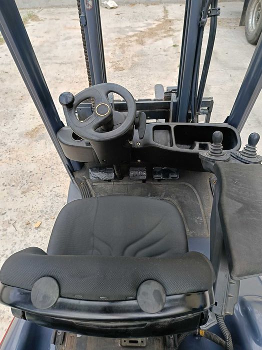 Продам погрузчик Linde H20T 2007