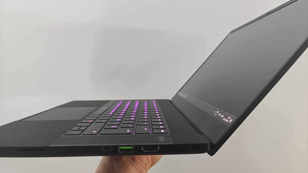 Razer Blade 15 / i7 / RTX3070 / 2TB SSD / 16GB RAM