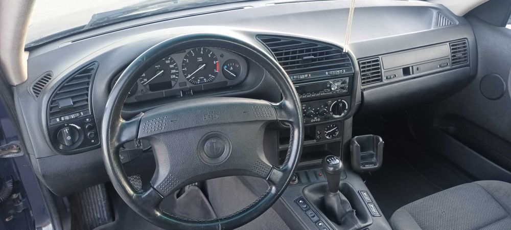 BMW 318I    1994