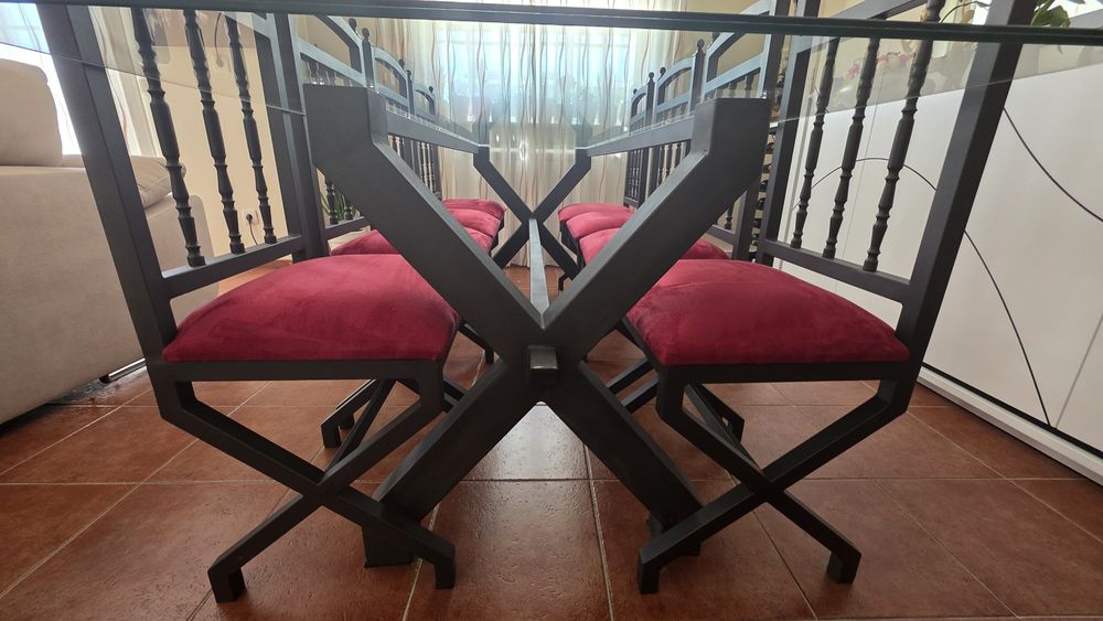 Conjunto de Sala de Jantar – Mesa em Ferro Fundido com Vidro + 8 Cadei