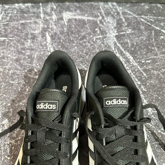Шкіряні кросівки Adidas 41.5/26 cm