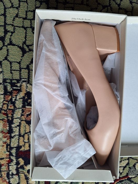 Buty eleganckie r.40,5na obcasie 5 cm nude