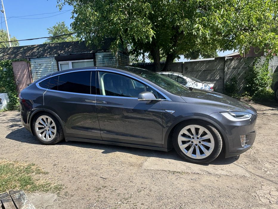Продам автомобіль Тесла модеь Х