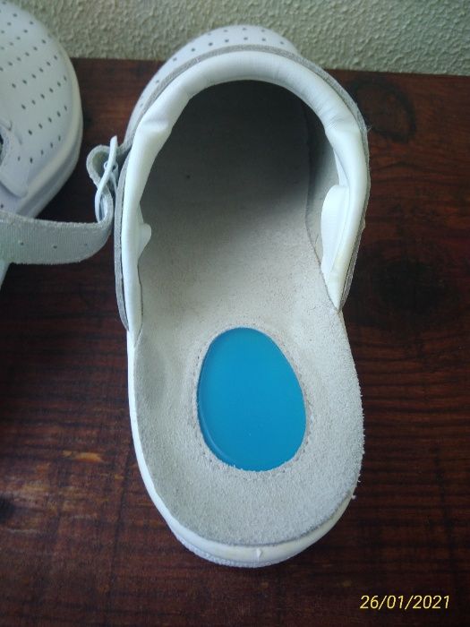 Socas ortopédicas brancas novas - T.M. 37