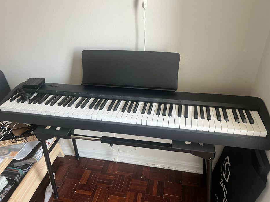Piano digital Kawai E60 (mais suporte e pedal)