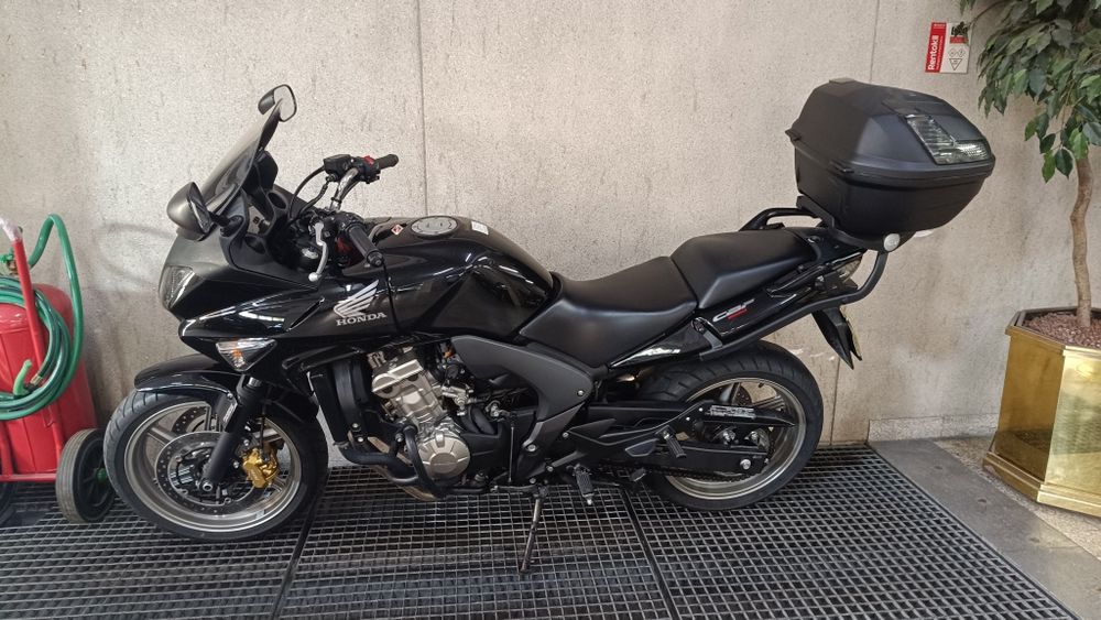 Honda CBF 600 com top case