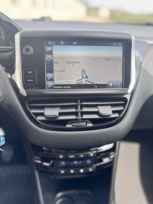 PEUGEOT 208 1.2  allure de 2015 nacional garantia de 18 meses