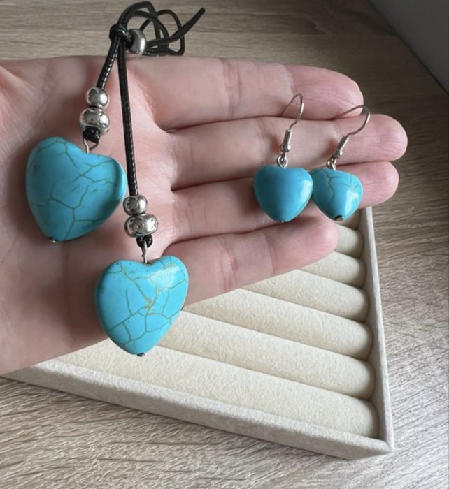Nowy zestaw biżuterii: naszyjnik + kolczyki. Serce z turkusu