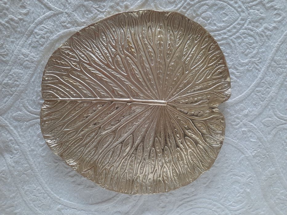Prato dourado decorativo439691417476157440